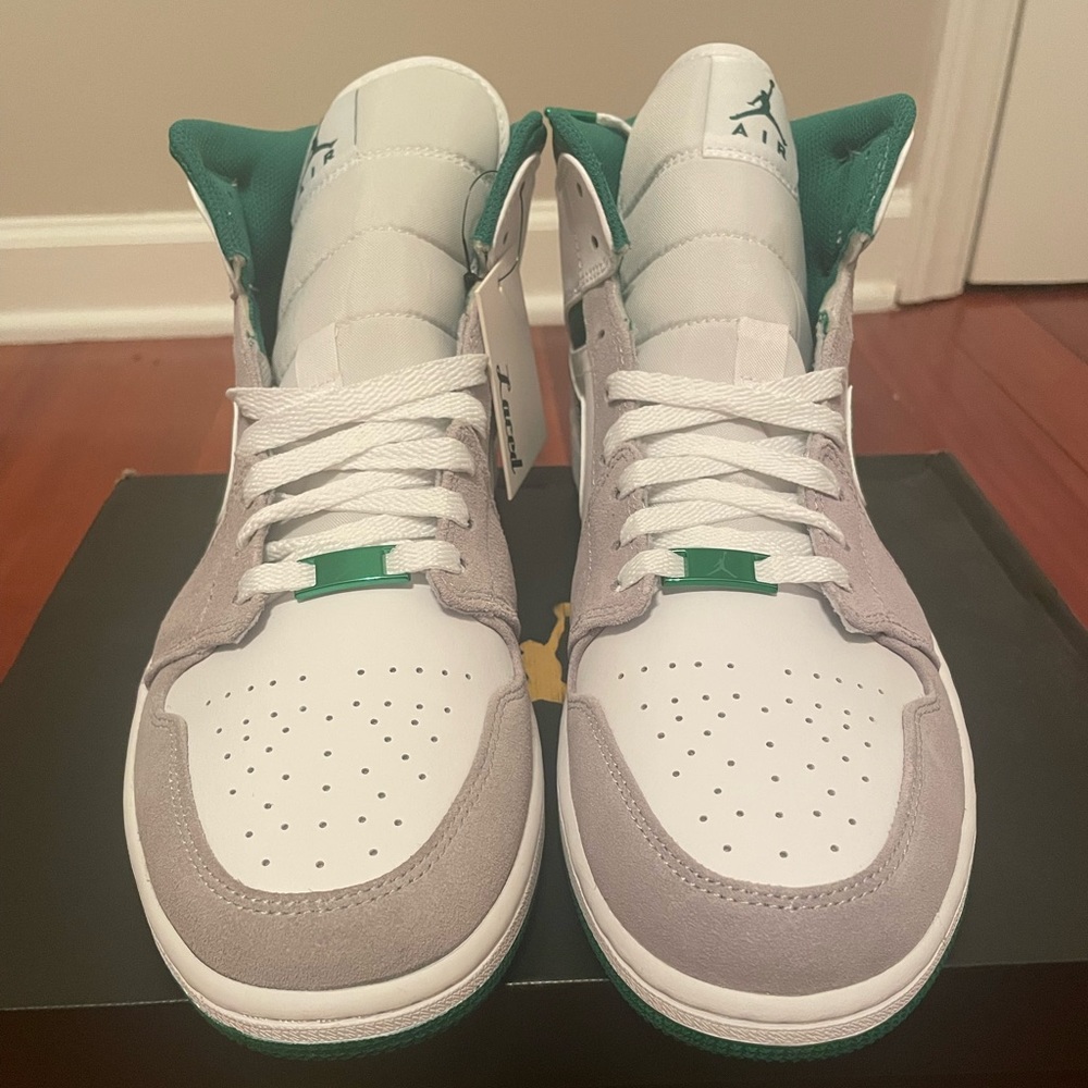 Air Jordan 1 Mid SE Pine Green/White/Light Smoke Grey